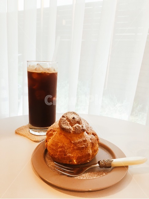 아메리카노,카페,슈크림,포크,휴식,여유,음식,식재료,요리,food,cook,meal,dishes,food reserves,빵,bread,디저트,간식,후식,dessert,snack,커피,카페,coffee,cafe