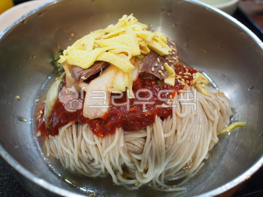 냉면,비빔냉면,양념장,고명,메밀,면요리,비빔장,food,koreanfood,koreandishes,한식,한국음식