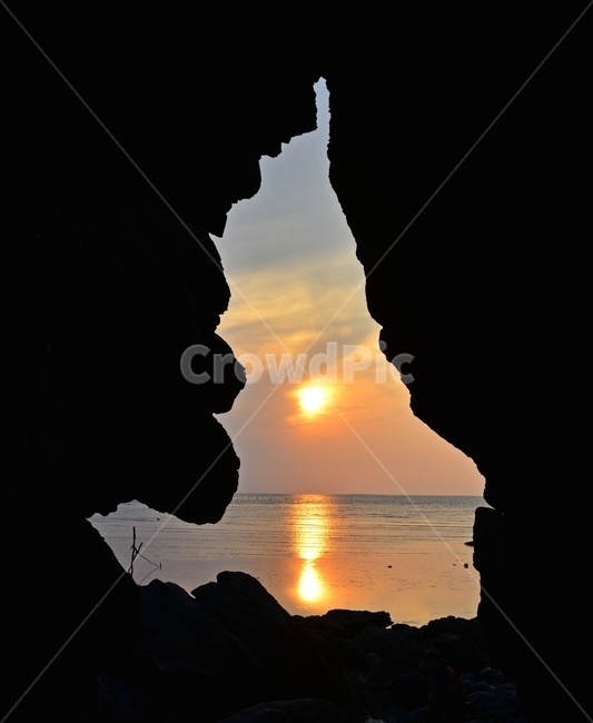 promontory,곶,nature,자연,outdoors,옥외,flare,플레어,light,빛,sunlight,햇빛,sea,바다,ocean,대양,water,물,shoreline,해안선,cave,동굴,해식동굴,영광,백수,백수해안,백수해안일몰,해식동굴일몰,노을,일몰,해넘이