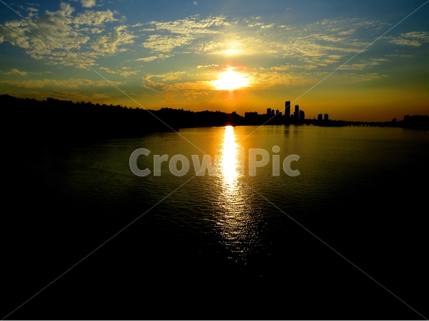 강,호수,석양,노을,풍경,도시,풍경,city,landscape,실루엣,그림자,silhouette,shadow,sunlight,햇빛,nature,자연,outdoors,옥외,light,빛,flare,플레어,dusk,황혼,red sky,붉은 하늘,dawn,새벽,sunset,일몰,sky,하늘