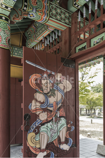 일주문,신륵사,사천왕,문양,무늬,한국의미,관광명소,대문,단청,한국전통,한국문화,korean traditional,korean culture,종교,신앙,religion,belief,faith,건축물,건물외관,exterior,building,structure,architecture,construction