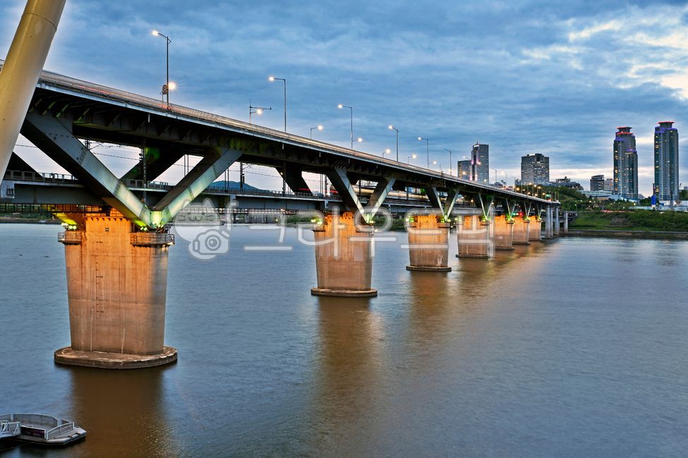 night view,Han River Bridge,Cheongdam Bridge,city night view,Han River night view,Han River