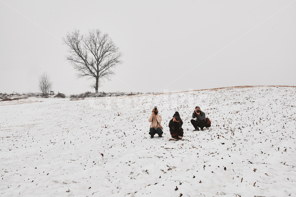 목장풍경,눈오는풍경,목장,눈오는날,친구들,왕따나무,겨울,계절,winter,season,사람,인물,인간,human,person,사진작가,포토그래퍼,photographer
