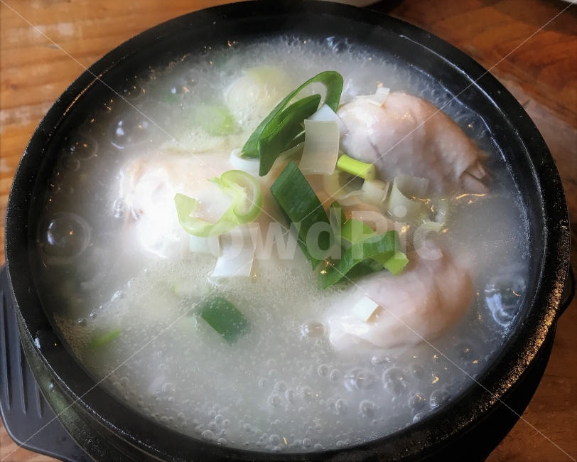 음식,food,korean,한국적,뜨거운,국물,hot,soup,닭,맛있다,삼계탕,뚝배기,음식,식재료,요리,food,cook,meal,dishes,food reserves,육류,고기,meat,한식,한국음식,한국요리,korean food,korean dishes,korean meal,korean cook