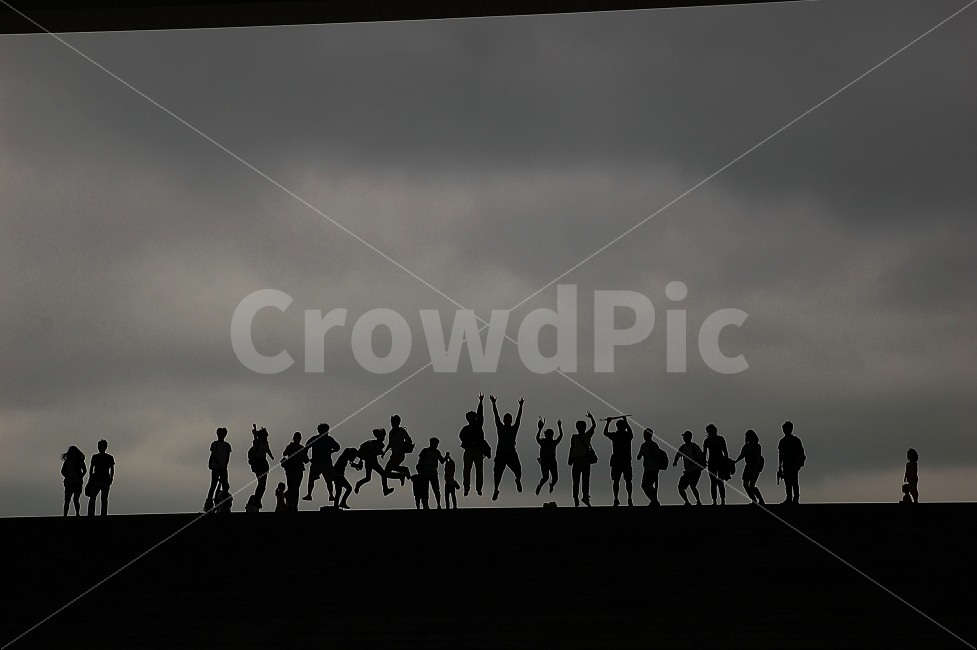 그림자,실루엣,인물,점프,즐거움,다양함,단체,그룹,사람들,대중,군중,other people,crowd,감정표현,기분,feeling,emotion,인물실루엣,사람실루엣,character silhouette,human silhouette,흑백,모노톤,monochrome,black and white,human,인간,person,사람,silhouette