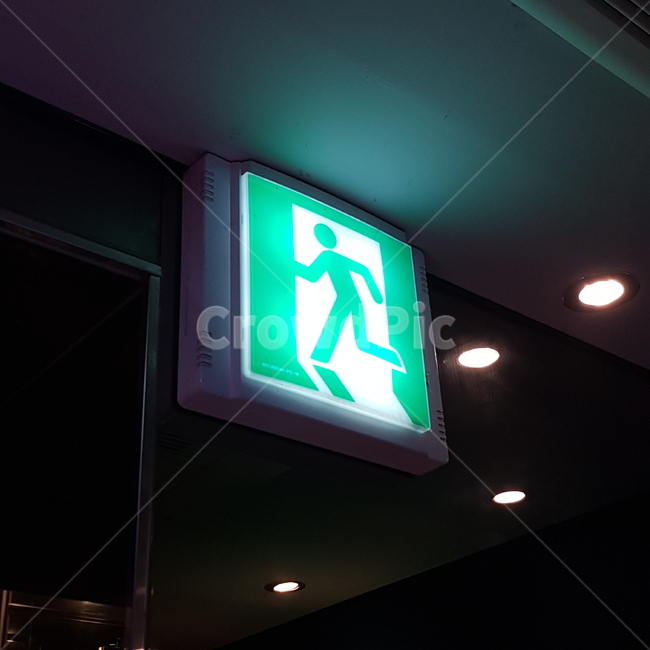 비상등,비상구,피난등,탈출구,출구,출구표시등