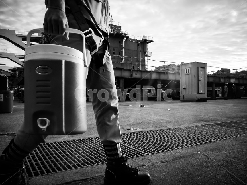 human,person,조선소,노동자,근로자,노동,중공업,흑백,모노톤,monochrome,black and white,산업,industry,industrial