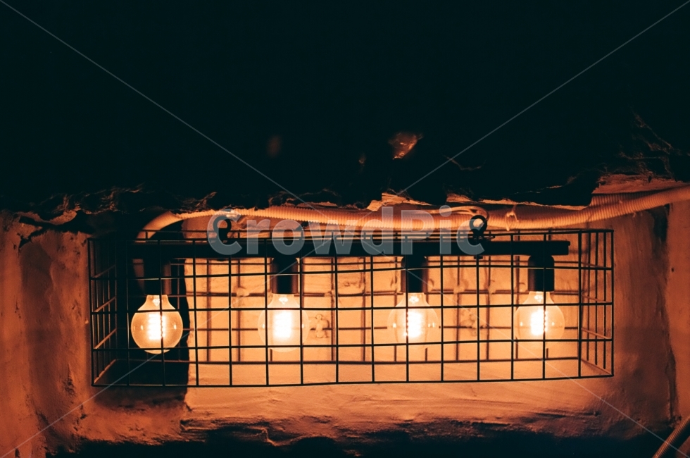 photography,chandelier,샹들리에,조명,감성,필름카매러,인테리어,따뜻함,lighting,bulb,모노톤,monotone,디자인,감성,sensible,feeling,인테리어,실내디자인,interior design