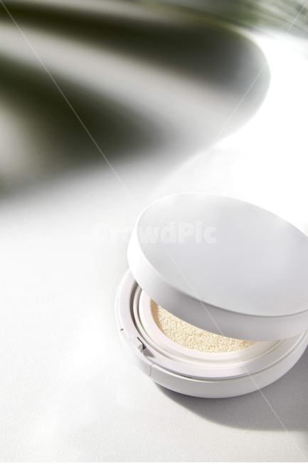 화장품,썬쿠션,선쿠션,쿠션,팩트,얼굴화장,cosmetics,facemakeup,화장,네츄럴,nature,파운데이션,커버,피부,얼굴,피부톤,코스메틱,뷰티,뷰티제품,케이스,썬크림,선크림,그림자,자연,네이처,자연스러운,얼굴보호,뷰티,미용,beauty treatment