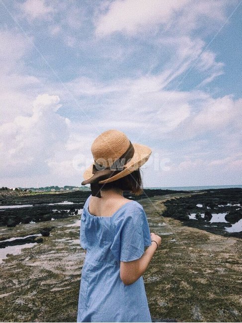 여자,여자뒷모습,제주도,하늘,자연,외로움,그리움,여성,여자,woman,female,lady,여행,휴가,traveling,vacation,trip