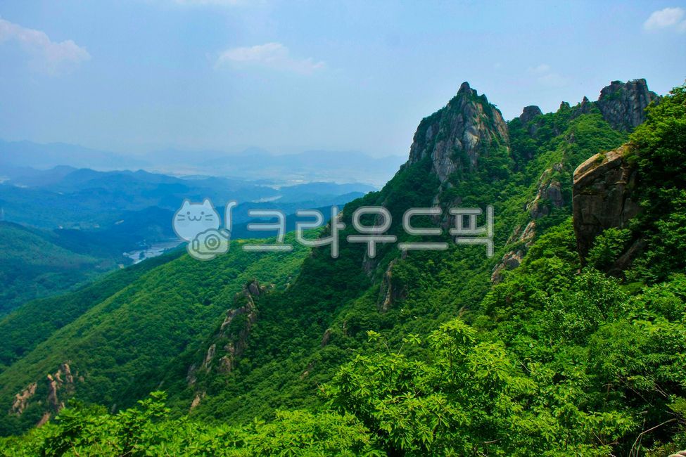 sky,A national park,famous mountain,nature,summer mountain,tree,vegetation,slope,fresh green,rock wall,rock,cloud,Wolchulsan Mountain,mountain,Made in Korea,summer scenery