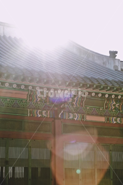 기와지붕,햇빛,tiledroof,궁,한옥,koreanstylehouse,apalace,sunlight,한국전통,한국문화,korean traditional,korean culture,휴식,힐링,rest,relaxation,healing,건축물,건물외관,exterior,building,structure,architecture,construction