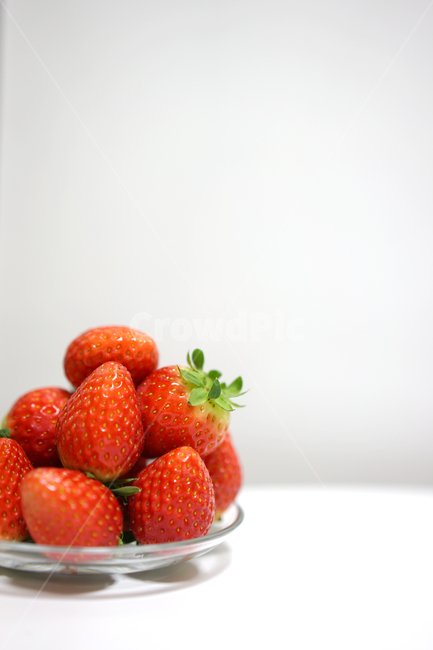 딸기,strawberry,과일,음식,겨울철과일,빨강,레드,red,베리,음식,식재료,요리,food,cook,meal,dishes,food reserves,과일,열매,fruit