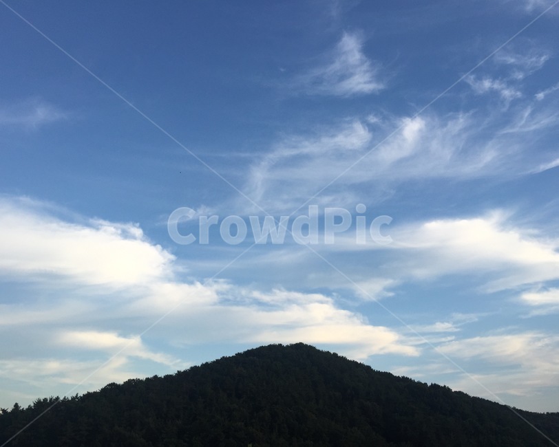 산,하늘,맑은하늘,푸른하늘,파란하늘,파란색,구름,한국,그라데이션,분위기,파랑,자연,풍경,nature,landscape,outdoors,옥외,sky,weather,날씨