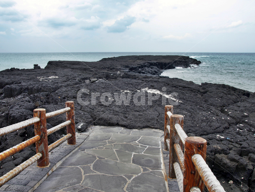 월령코지,다리,월령포구,제주,올레14코스,올레길,바다,자연,풍경,nature,landscape,제주도,jeju,jeju island,flagstone,판석,wood,나무,railing,난간,handrail,banister