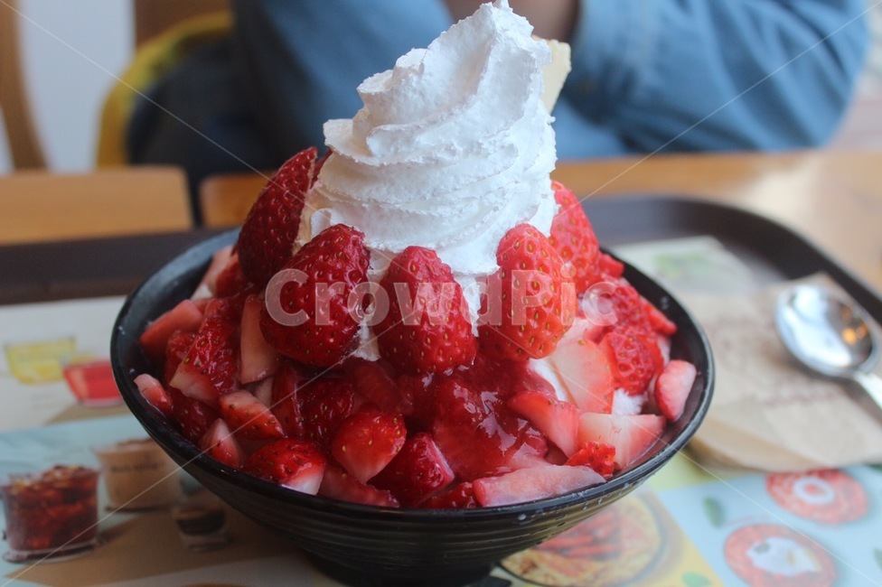 딸기빙수,빙수,딸기,딸기요리,생크림,음식,식재료,요리,food,cook,meal,dishes,food reserves,디저트,간식,후식,dessert,snack
