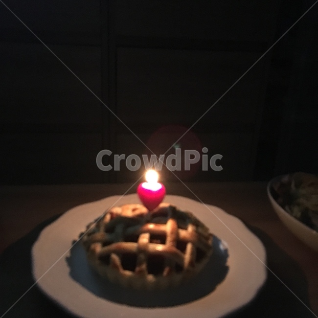 베이킹,생일케이크,촛불,파티,먹거리,디저트,후식,케이크,간식,홈베이킹,제과제빵,애플파이,기념일,축하,anniversary,congratulation,celebrate,celebration,음식,식재료,요리,food,cook,meal,dishes,food reserves,빵,bread,감성,sensible,feeling