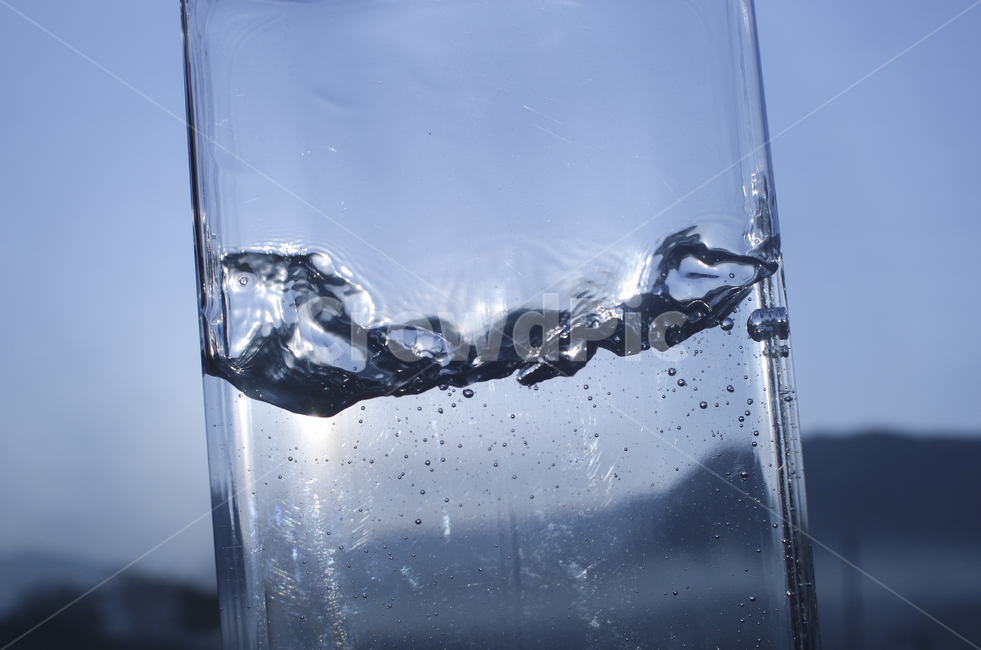 droplet,작은물방울,물,water,햇빛,light,하늘,sky,glass,유리,보틀,병,bottle
