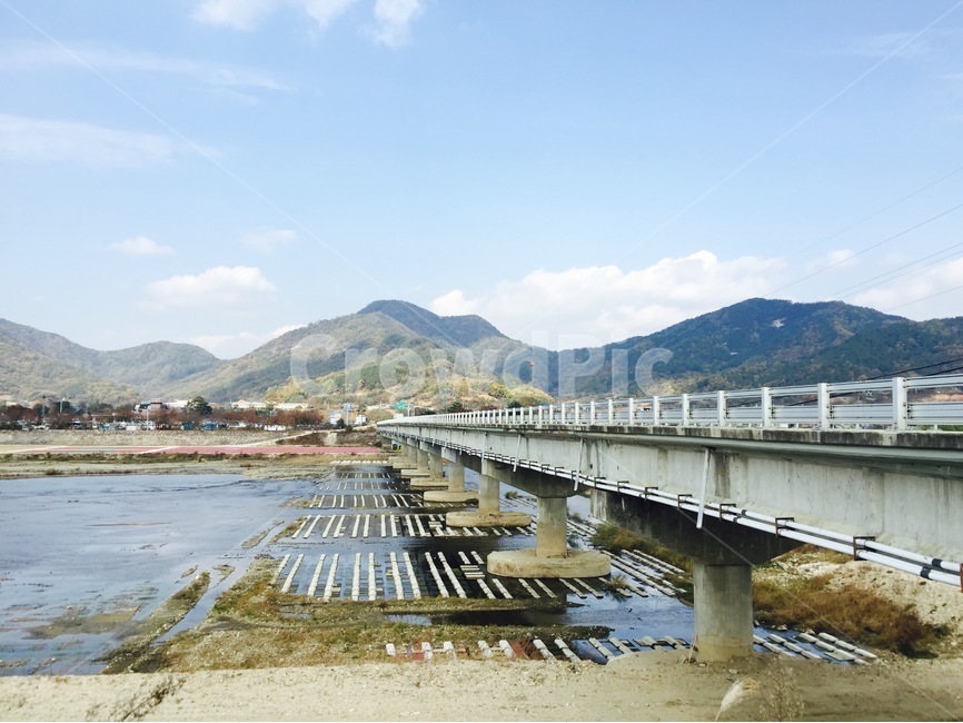 시골,다리,하천,강가,가을,봄,시골길,옥천,시골풍경,풍경,하늘,배경,자연,풍경,nature,landscape,시골,마을,country,rural,town,road,도로