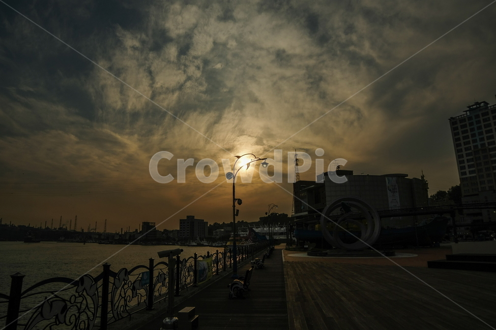 울산,장생포,해질녁,노을,바다,고래,구름,가로등,난간,whale,dolphin,railing,silhouette