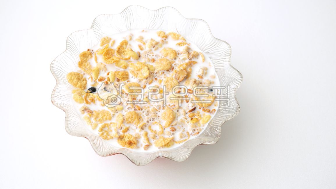 Cornflakes,snack,milk,white background,bowl,food,cornflakes,breakfast