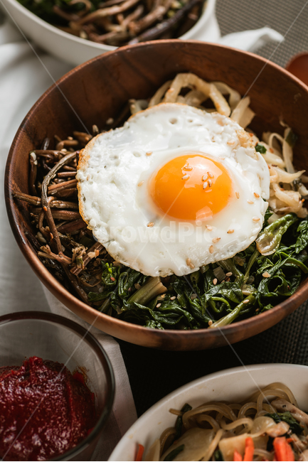 비빔밥,한국전통음식,계란후라이,계란프라이,도라지,고사리,시금치,건강한,웰빙푸드,한식,음식,식재료,요리,food,cook,meal,dishes,food reserves,한식,한국음식,한국요리,korean food,korean dishes,korean meal,korean cook