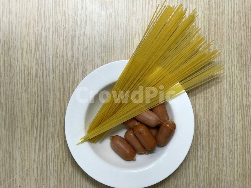 파스타,소세지,그릇,요리재료,파스타재료,식탁,음식,식재료,요리,food,cook,meal,dishes,food reserves,면류,면요리,noodles,육류,고기,meat