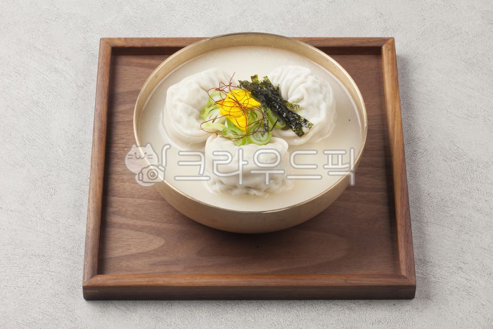 Tteokguk,tteokmanduguk,manduguk,mandu,garaetteok,gomyeong,seol food,holiday food,seolnal food,cooking