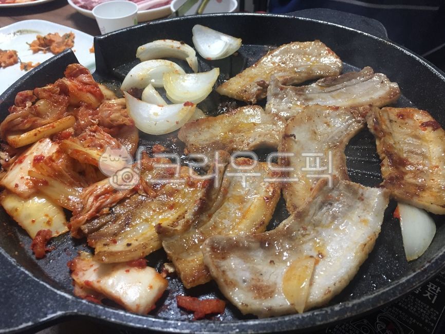 samgyeopsal,pork belly,pot lid pork belly,meat,pork,food