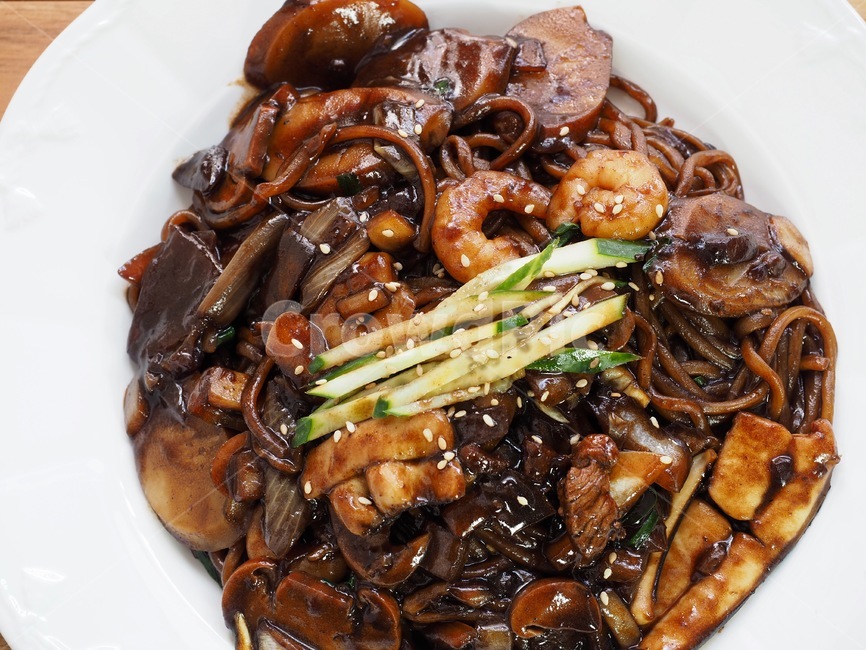 짜장면,해물짜장면,국수,오이,음식,중국음식,아시아음식,요리,식사,배경,소스,해물,jajangmyeon,seafoodjjajangmyeon,noodle,cucumber,food,chinesefood,asianfood,cooking,meal,background,sauce,seafood,음식,식재료,요리,food,cook,meal,dishes,food reserves,중식,중국음식,중화요리,chinese food,chinese dishes,chinese meal,chinese cook