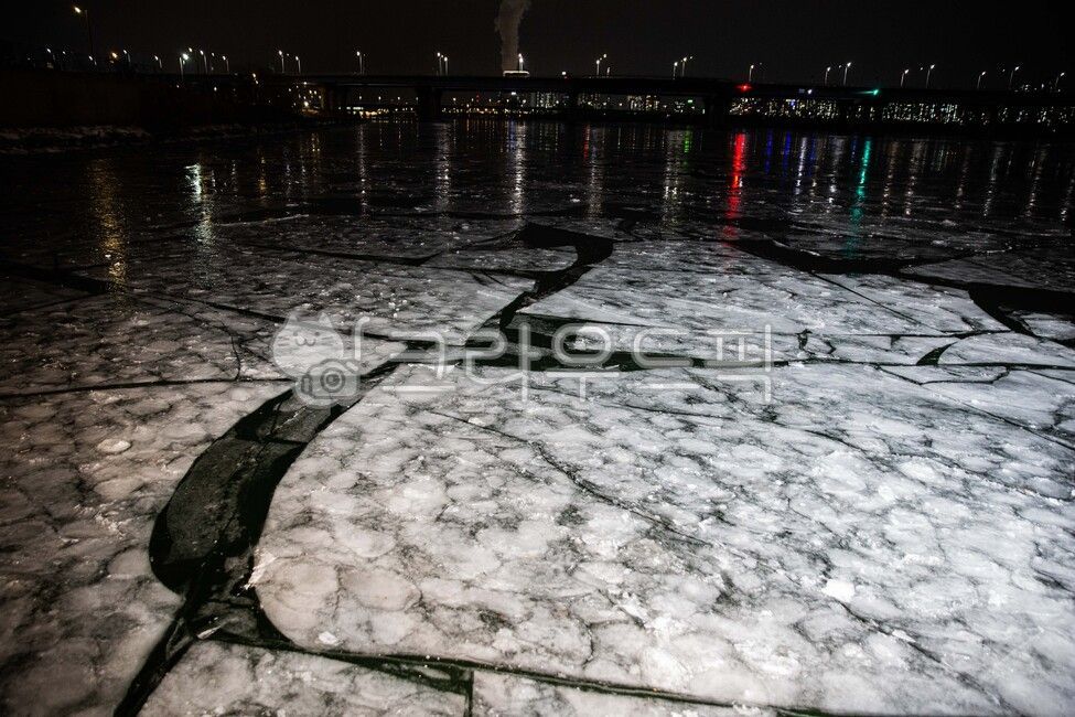 한파,얼어붙은,한강,한강다리,얼음,강물,서울,coldwave,frozen,hanriver,hanriverbridge,ice,riverwater,seoul