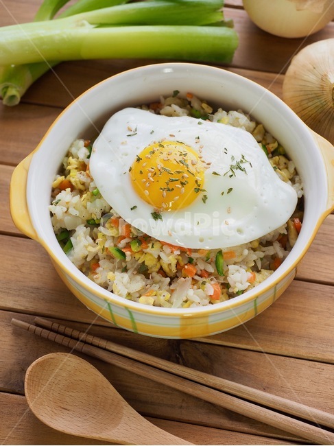 아시아음식,아시아,한국,한국음식,일본음식,타이음식,야채볶음밥,야채,점심식사,요리,계란,파,볶음밥,식사,계란후라이,asianfood,asian,korean,koreanfood,japanesefood,thaifood,vegetablefriedrice,vegetables,lunch,cooking,egg,wave,friedrice,meal,friedegg,음식,식재료,요리,food,cook,meal,dishes,food reserves,한식,한국음식,한국요리,korean food,korean dishes,korean meal,korean cook