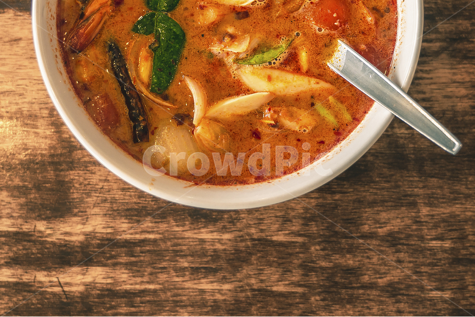 똠양꿍,똥양꿍,새우똠양꿍,새우,토마토,쉬림프,매콤한,새콤한,태국요리,태국음식,태국전통음식,해장음식,나무테이블,맛있는,음식,식재료,요리,food,cook,meal,dishes,food reserves