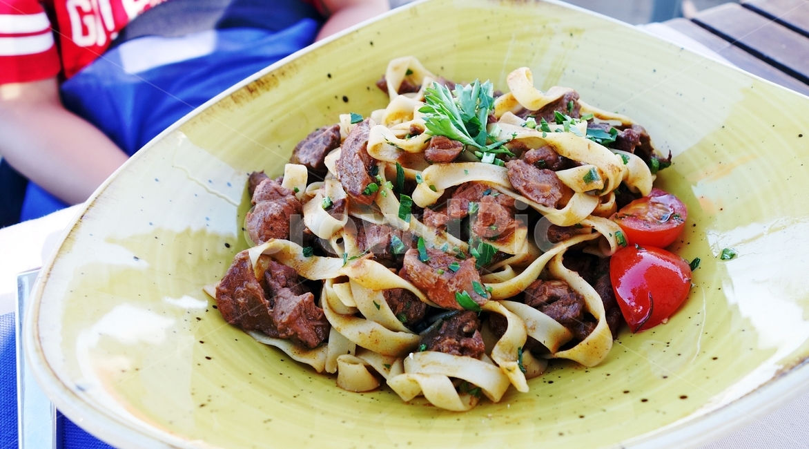 파스타,스테이크,방울토마토,연두색접시,음식,음식,식재료,요리,food,cook,meal,dishes,food reserves,면류,면요리,noodles,양식,서양음식,서양요리,western food,western dishes,western meal,western cook
