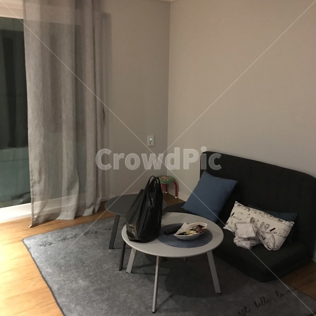 인테리어,자취방,꾸미기,방꾸미기,방,거실,room,gray,그레이,소파,테이블,아늑함,따뜻함,집,집꾸미기,sofa,interior,인테리어,실내디자인,interior design