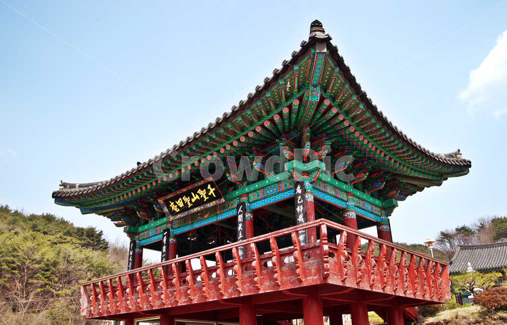 성전암,양산,범종각,사찰,통도사,말사,산사,암자,종각,천성산,한국전통,한국문화,korean traditional,korean culture,종교,신앙,religion,belief,faith,건축물,건물외관,exterior,building,structure,architecture,construction