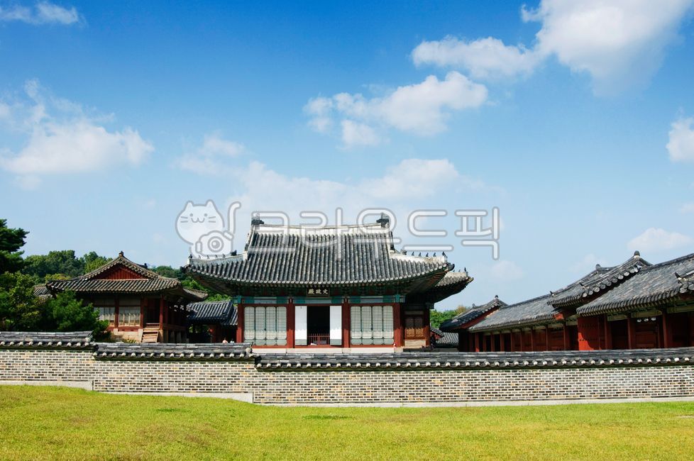 문정전,창경궁,한옥,문화재,고궁,유적,유적지,궁전,궁궐,전통한옥,전통,관광,관광지,기와집,목조건물,건축물,건물,문화유산,서울,한국,구름,한국전통,한국문화,korean traditional,korean culture,건축물,건물외관,exterior,building,structure,architecture,construction