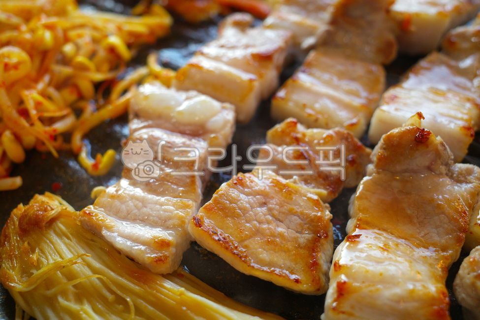 pork belly,meat,pork,food