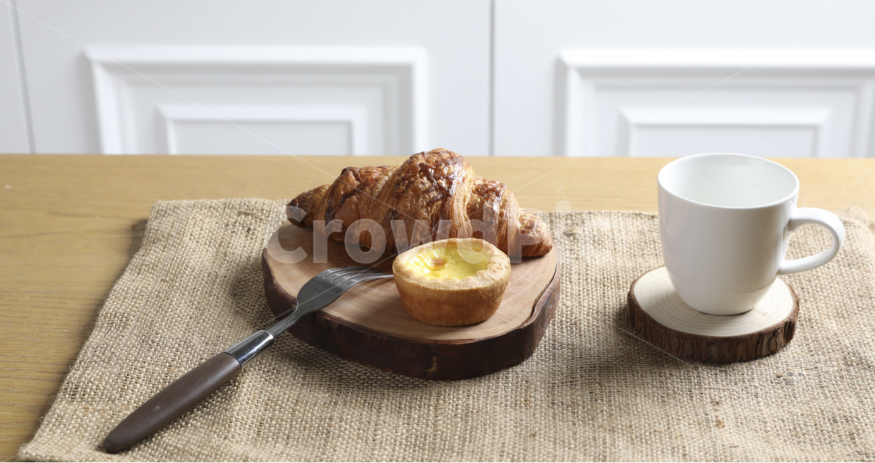 식사,음식,빵,브레드,주방,쿠킹,meal,bread,아침,런치,베이커리,부엌,식탁,food,밀가루음식,테이블웨어,나무,원목,wood,음식,식재료,요리,food,cook,meal,dishes,food reserves,빵,bread,연출,컨셉,콘셉,direction,concept