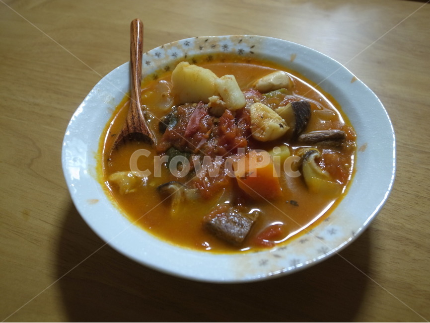 토마토스튜,나무숟가락,스튜,stew,tomatostew,woodspoon,음식,요리,국물요리,따뜻한음식,음식누끼,토마토,국물,음식사진,food,음식,식재료,요리,food,cook,meal,dishes,food reserves
