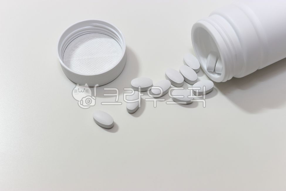 Prescription,capsule,covid,painkiller,cold,pill,drug,healthcare,medicine cabinet,fentanyl,Intake,hospital,oral contraceptive pill,process,pain,Lid,Oral administration,Corona Mutant Virus,health,medication,remedy,restorative medicine,vitamin,covid19,Menstr