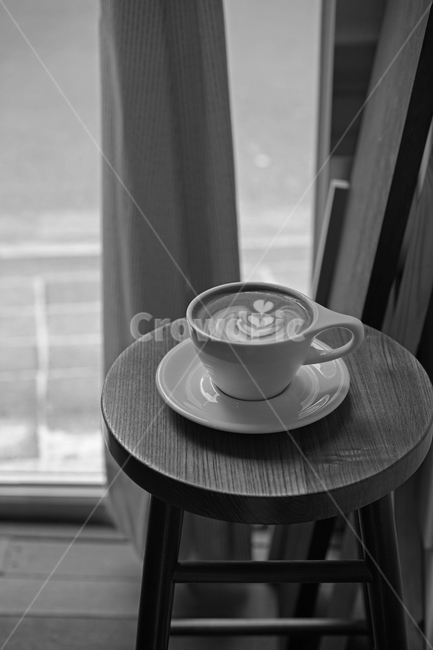 cafe,mug cup,coffee cup,latte art,coffee,Latte,Grayscale,table