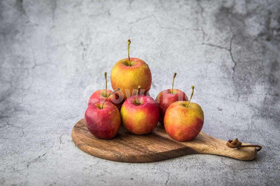 사과,수박,과일,배경,정물,apple,미니,맛,다이어트,디저트,빨강색,빨강,홍로,부사,음식,식재료,요리,food,cook,meal,열매,fruit,음식,식재료,요리,food,cook,meal,dishes,food reserves,과일,열매,fruit
