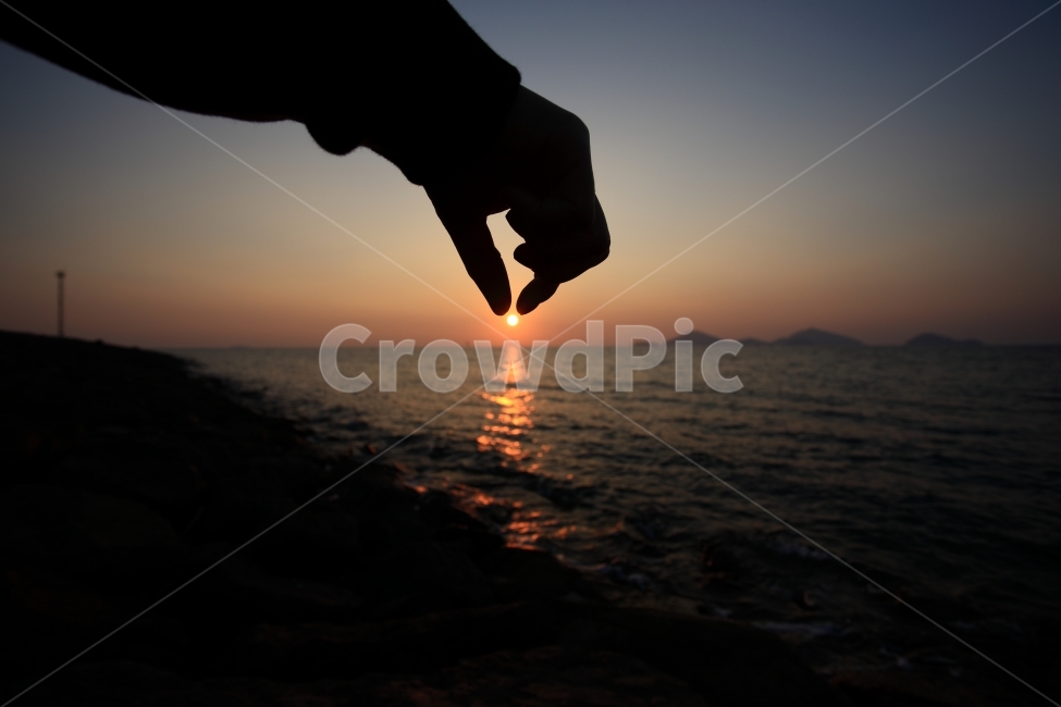 아내,석양,일몰,바다,손,sunset,sea,sky,사람,인물,인간,human,person,신체일부,몸,body,인물실루엣,사람실루엣,character silhouette,human silhouette