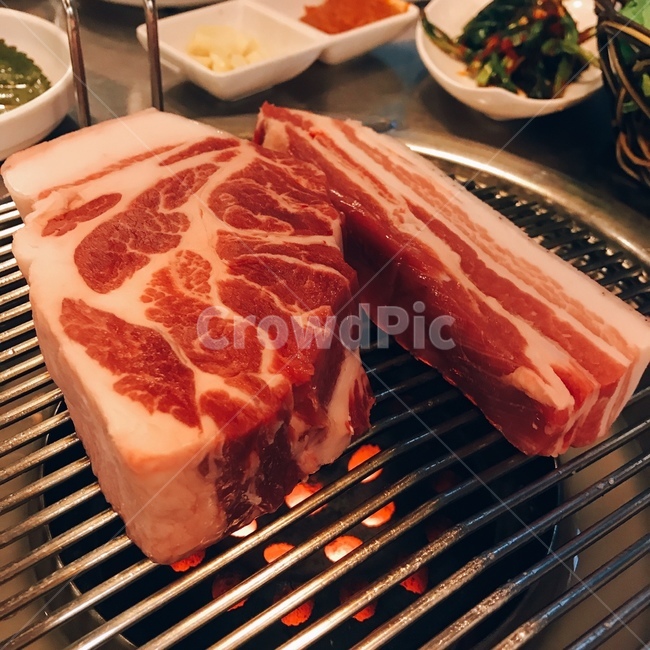 흑돼지,제주도,제주흑돼지,오겹살,음식,돼지고기,고기구이,바베큐,jeju,jejuisland,생고기,한상차림,한식,요리,육류,식재료,불판,연탄,먹거리,삼겹살