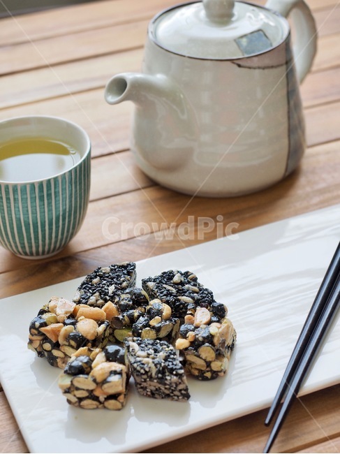 강정,검정깨강정,명절음식,추석음식,설날음식,녹차,명절,한국음식,식품,한식,한국문화,음식,한국,배경,음식문화,웰빙,문화,아시아,아시아음식,접시,전통,설날,추석,젓가락,땅콩,검정콩,땅콩강정,한국전통,한국문화,korean traditional,korean culture,음식,식재료,요리,food,cook,meal,dishes,food reserves,디저트,간식,후식,dessert,snack