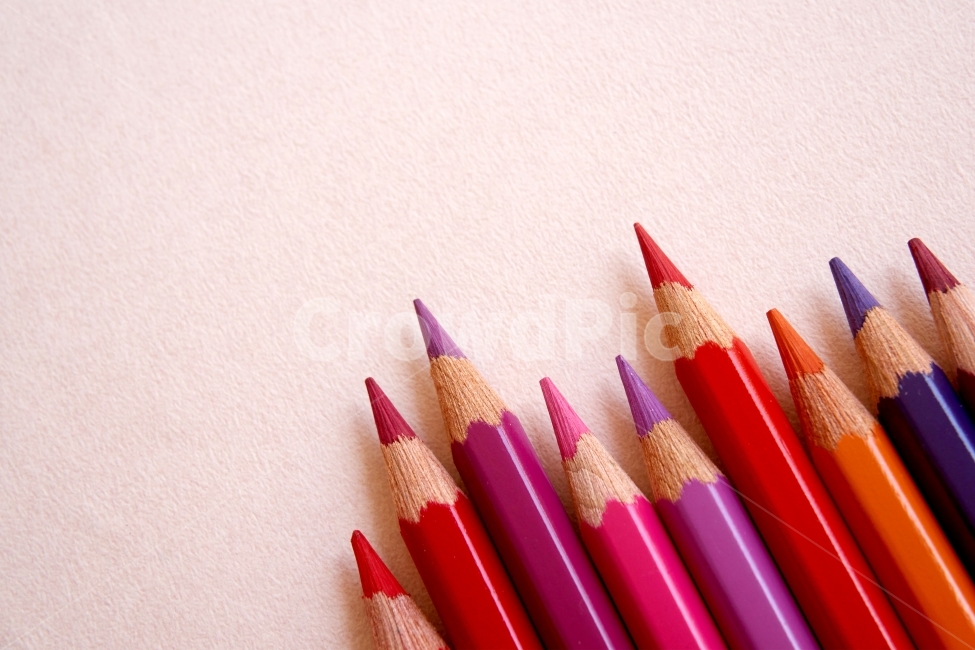 색연필,붉은,colorful,색깔,그라데이션,색채,다양한,빨강,주황,보라,연필,art,pencil,graduation,미술,도구,뾰족한,colored,color,배경,empty,space,예술,art,사물,물건,오브젝트,thing,object,matter,학용품,문구류,사무용품,school supplies,stationery,office supplies,누끼,remove background