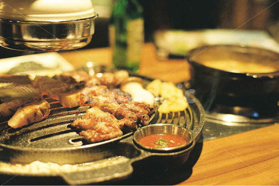필름,필름카메라,서울,음식,삼겹살,감성,빈티지,음식,식재료,요리,food,cook,meal,dishes,food reserves,육류,고기,meat,한식,한국음식,한국요리,korean food,korean dishes,korean meal,korean cook,감성,sensible,feeling