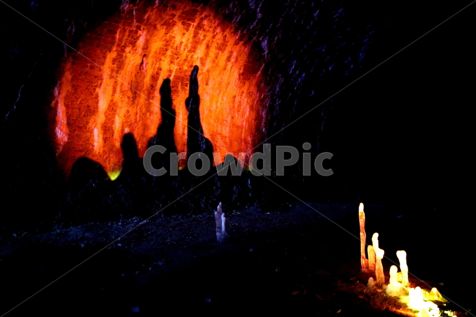 불빛,고드름,역고드름,겨울,동굴,계절,자연,풍경,nature,landscape,fire,불,flame,불꽃,bonfire,모닥불