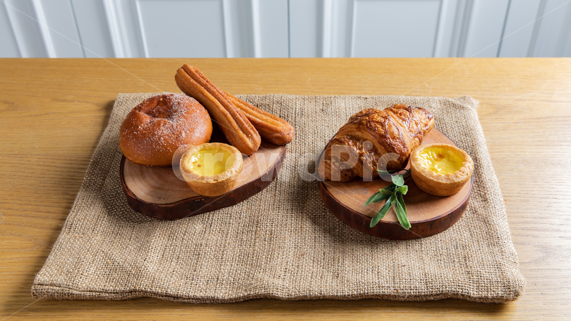 Sweet red bean bread,tablecloth,Meal,inside,interior,hungry,modern,coffee cup,neat,kitchen,table,Woodenware,bread,green,tree,equipment,leaf,delicious,food,Lunch,Tray,pastry,White,mug cup,brunch,coffee,organized,breakfast,sweet